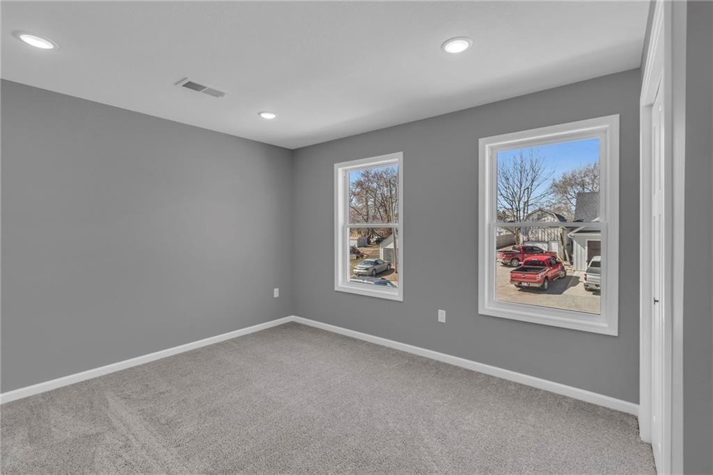 303 N Prairie Street — photo 22
