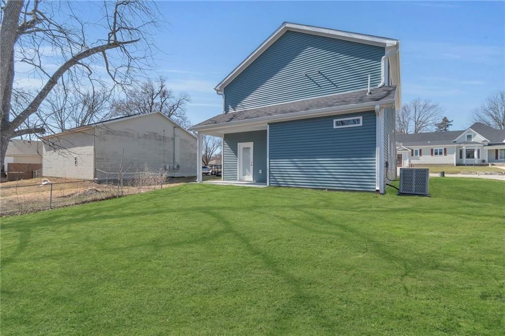 303 N Prairie Street — photo 31