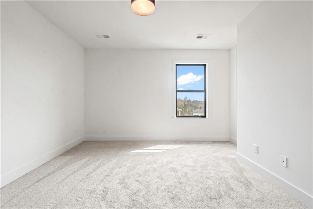 1812 NE Lashbrook Circle — photo 49