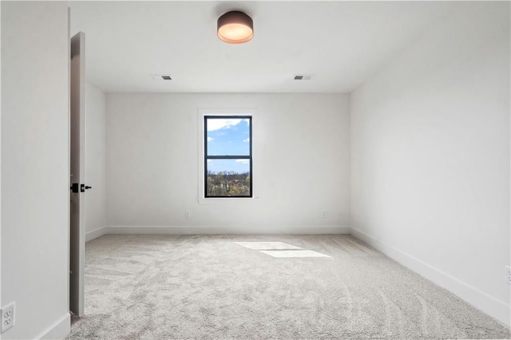 1812 NE Lashbrook Circle — photo 52