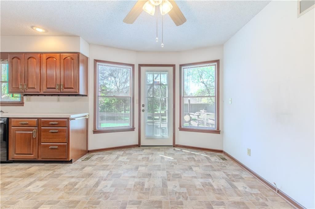 13816 Belmont Avenue — photo 31