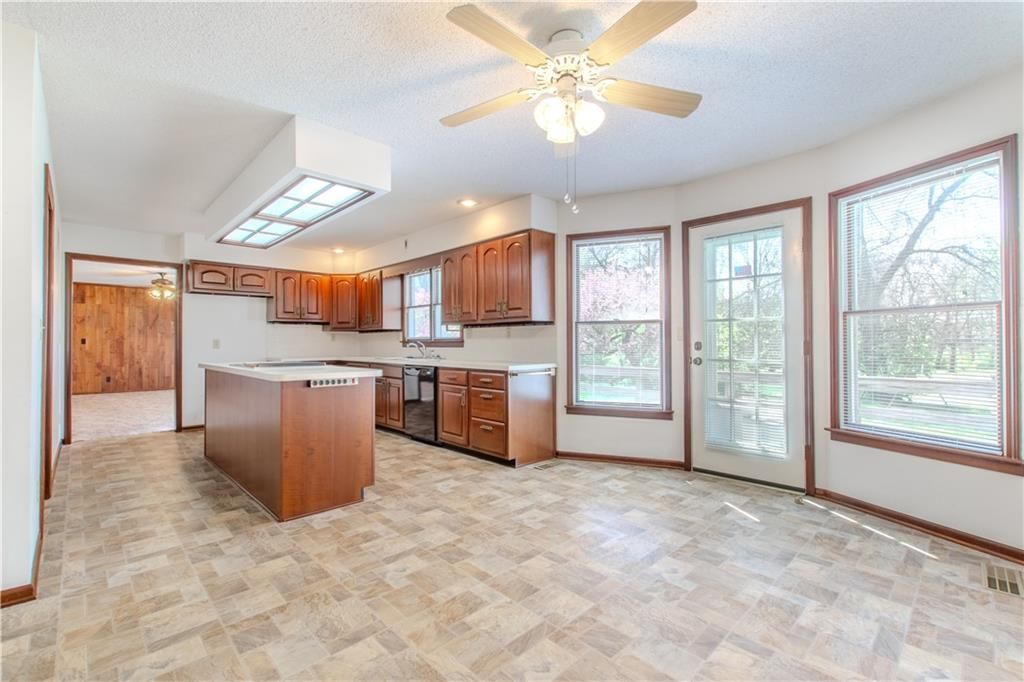 13816 Belmont Avenue — photo 32