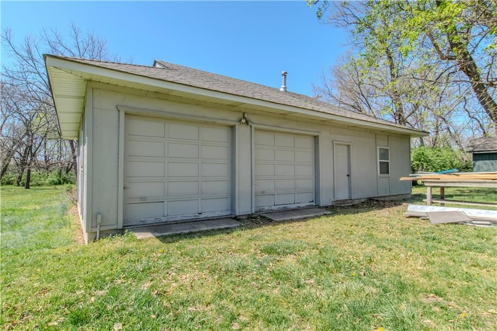 13816 Belmont Avenue — photo 37