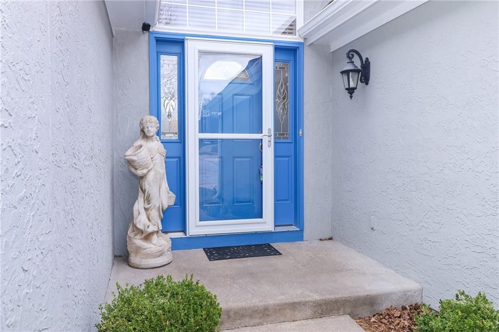 900 SW Sara Circle — photo 2