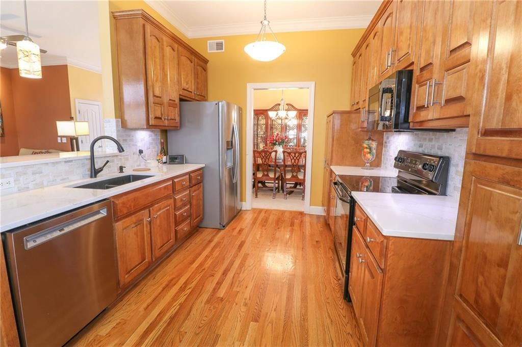 900 SW Sara Circle — photo 9