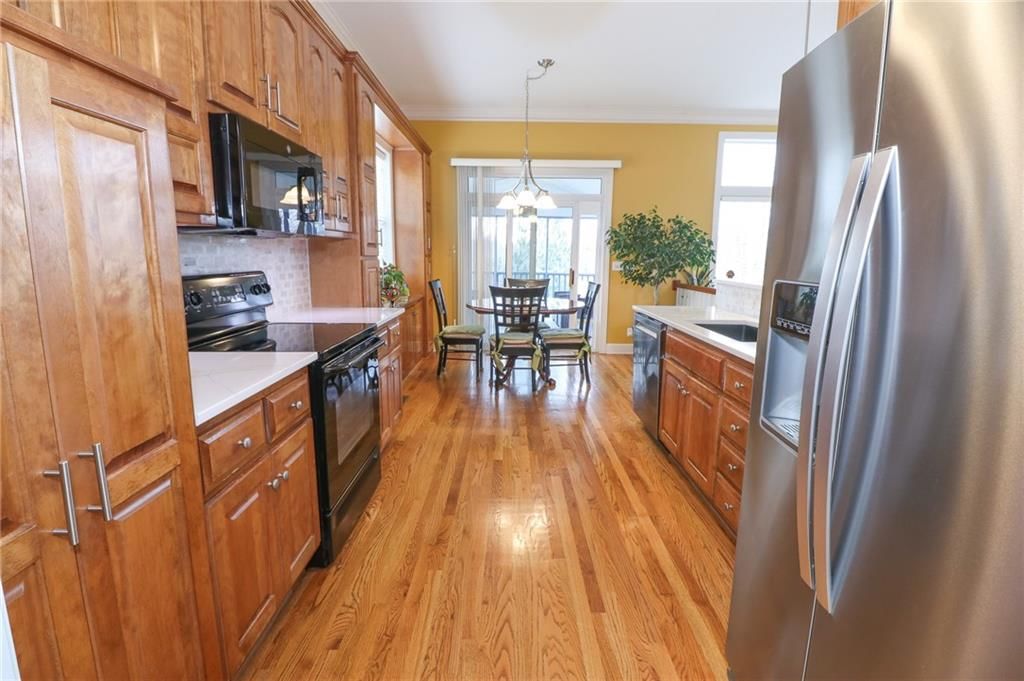 900 SW Sara Circle — photo 11