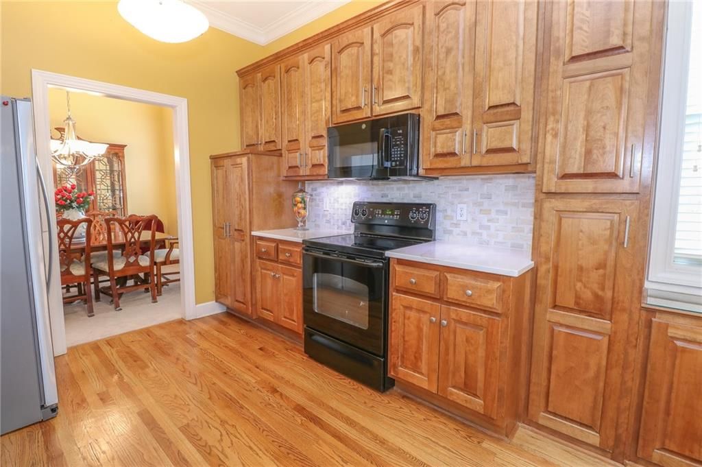 900 SW Sara Circle — photo 12