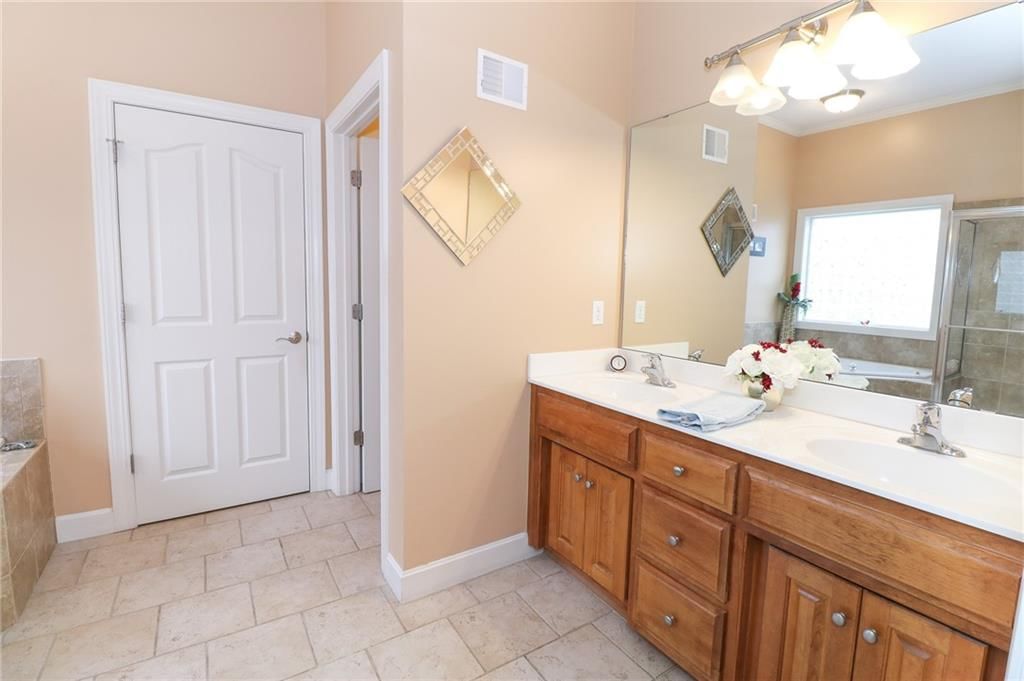 900 SW Sara Circle — photo 18