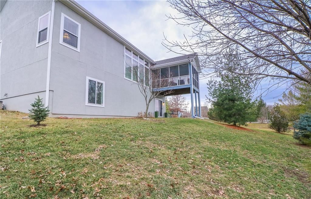 900 SW Sara Circle — photo 35