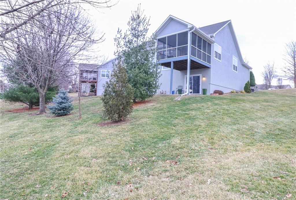 900 SW Sara Circle — photo 36