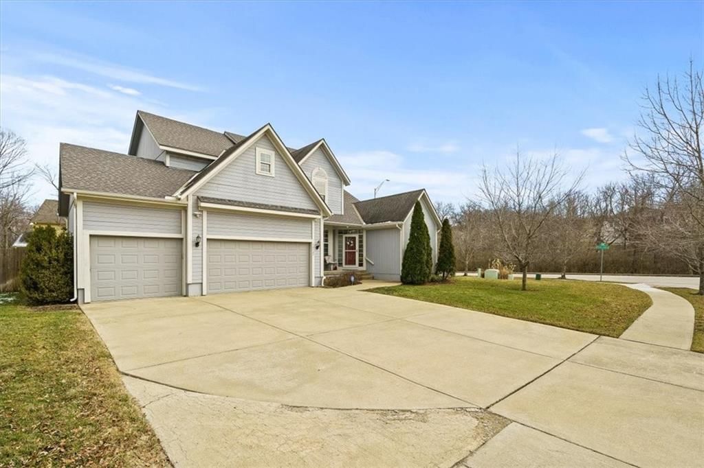 Photo 2 of 28 - 12127 Grand Avenue