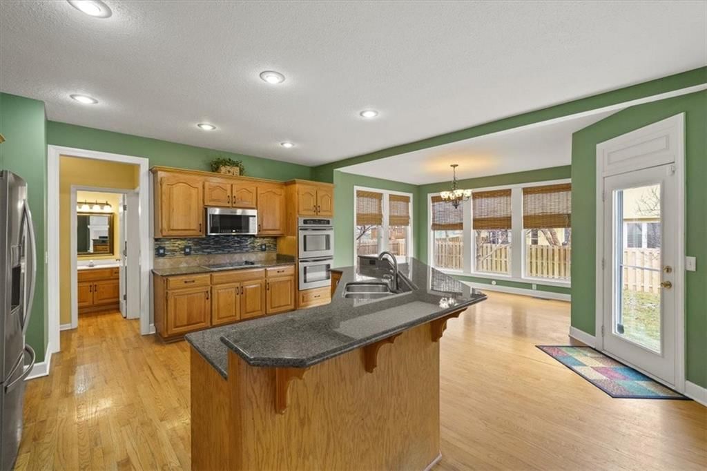 Photo 9 of 28 - 12127 Grand Avenue
