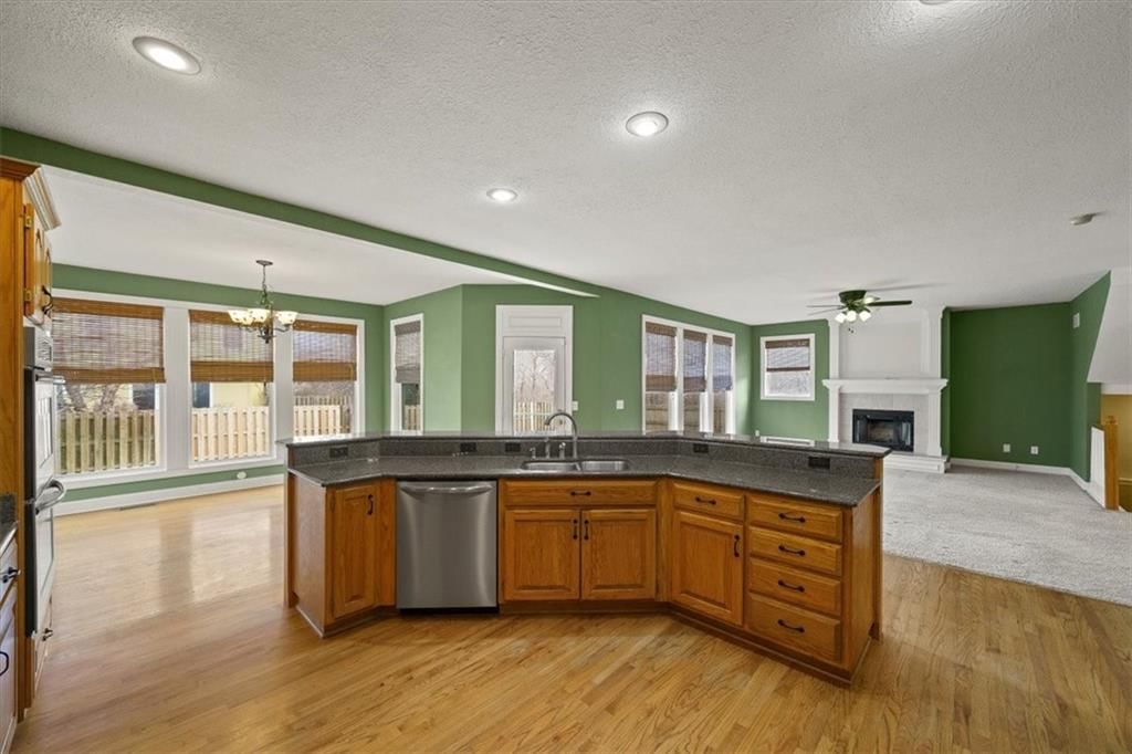 Photo 11 of 28 - 12127 Grand Avenue