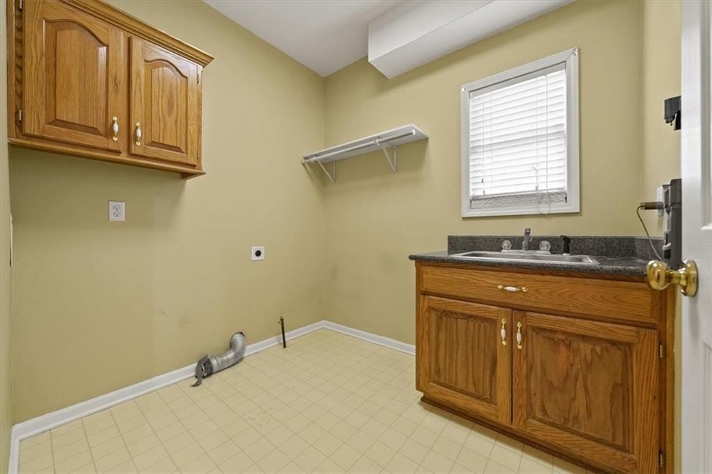 Photo 14 of 28 - 12127 Grand Avenue