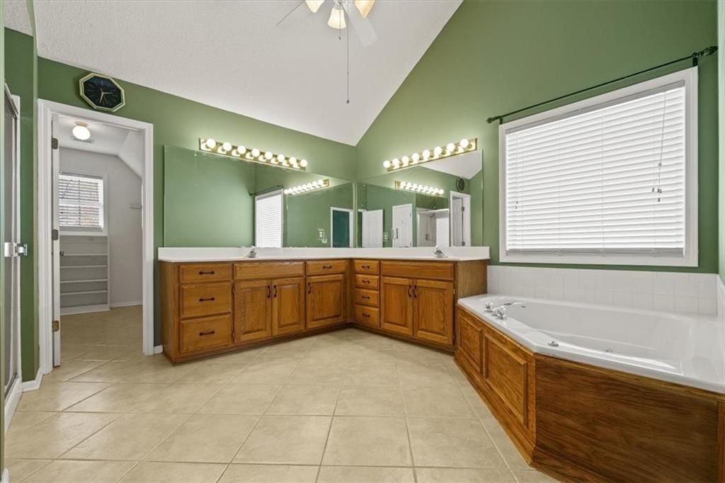 Photo 19 of 28 - 12127 Grand Avenue