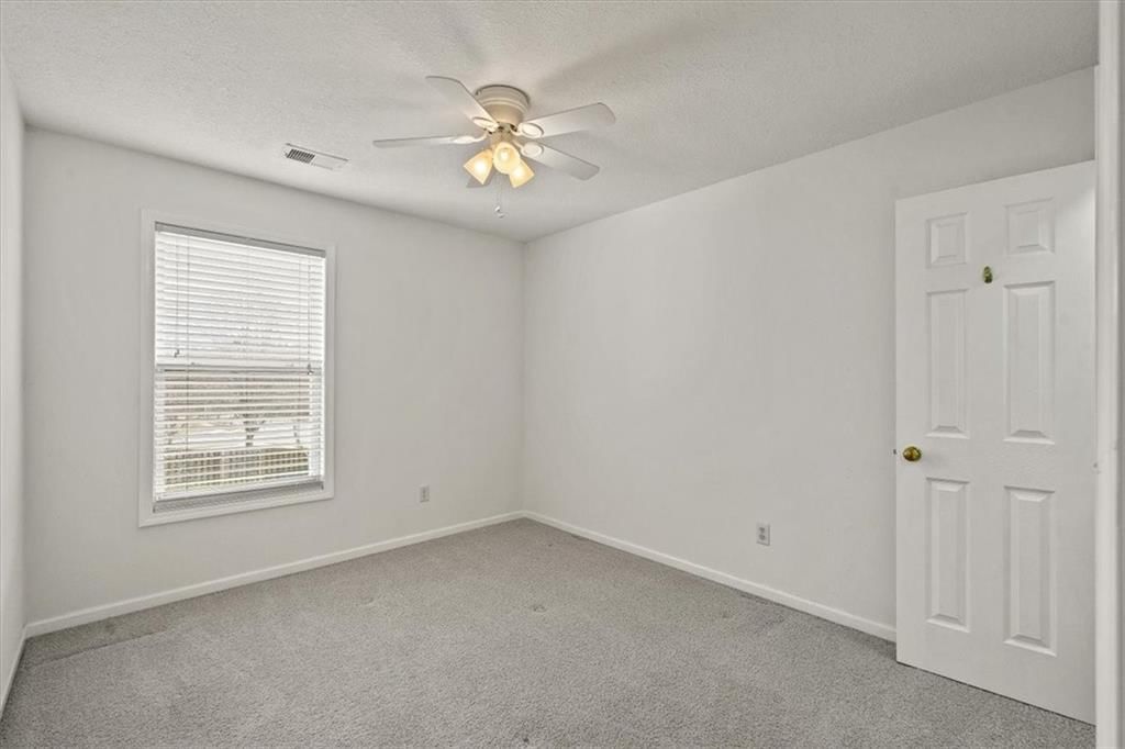 Photo 24 of 28 - 12127 Grand Avenue