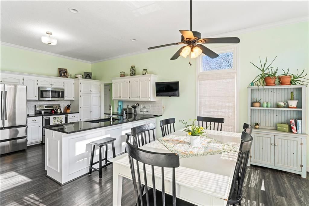 9816 N Hedges Street — photo 16