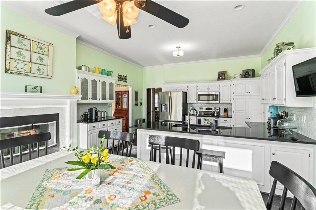 9816 N Hedges Street — photo 18