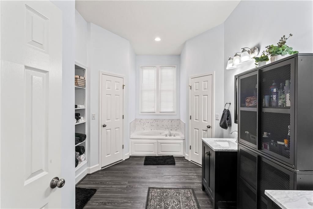 9816 N Hedges Street — photo 34