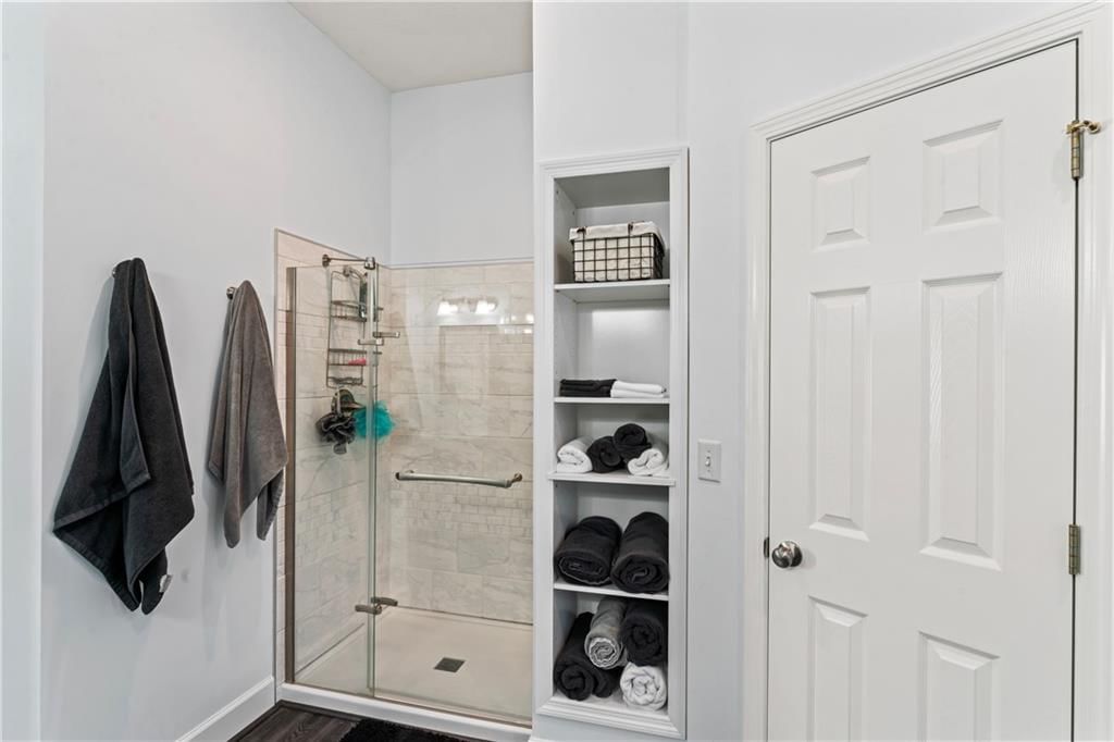 9816 N Hedges Street — photo 37