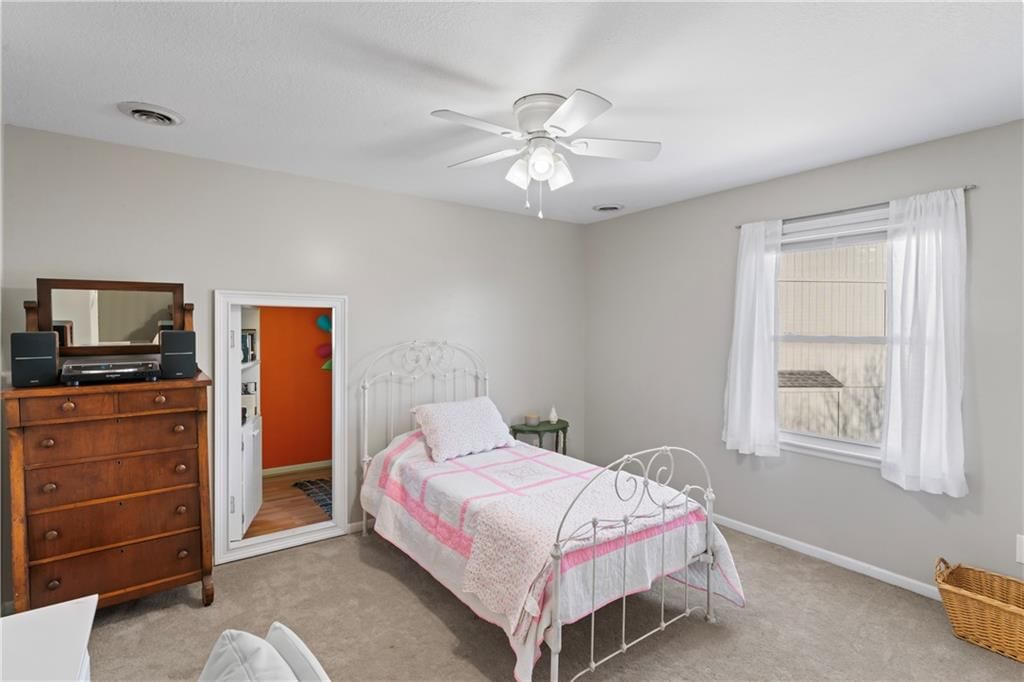 9816 N Hedges Street — photo 45