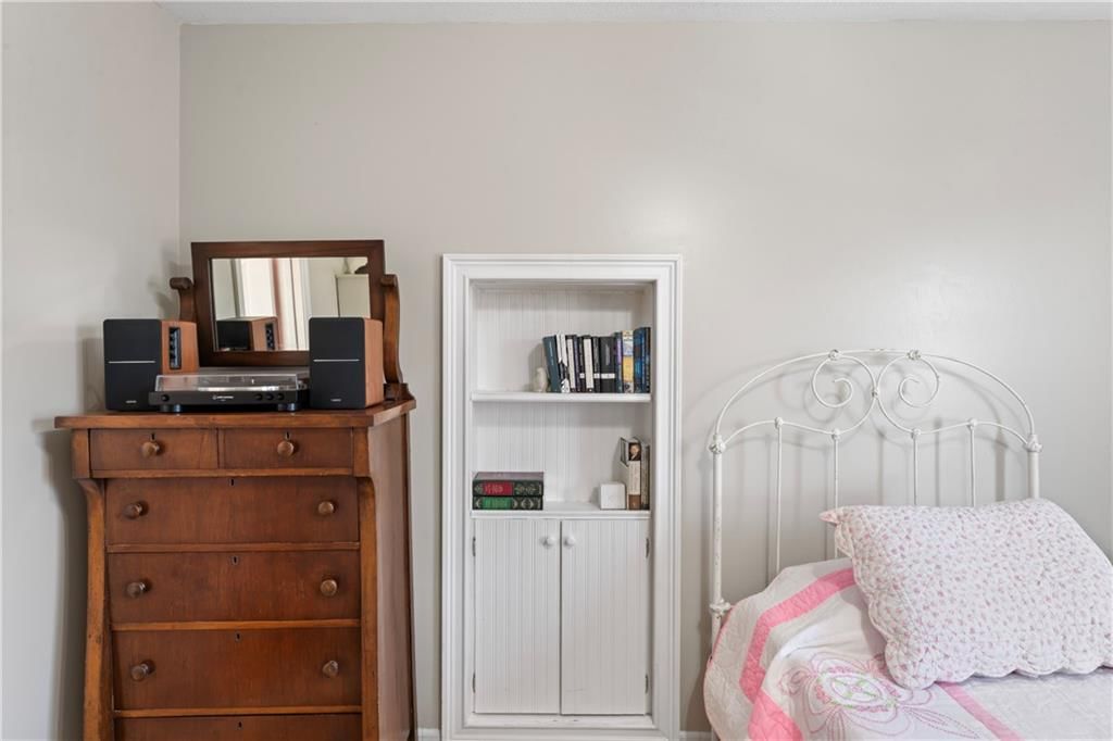 9816 N Hedges Street — photo 46