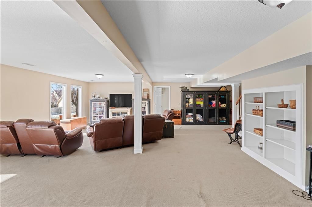 9816 N Hedges Street — photo 63
