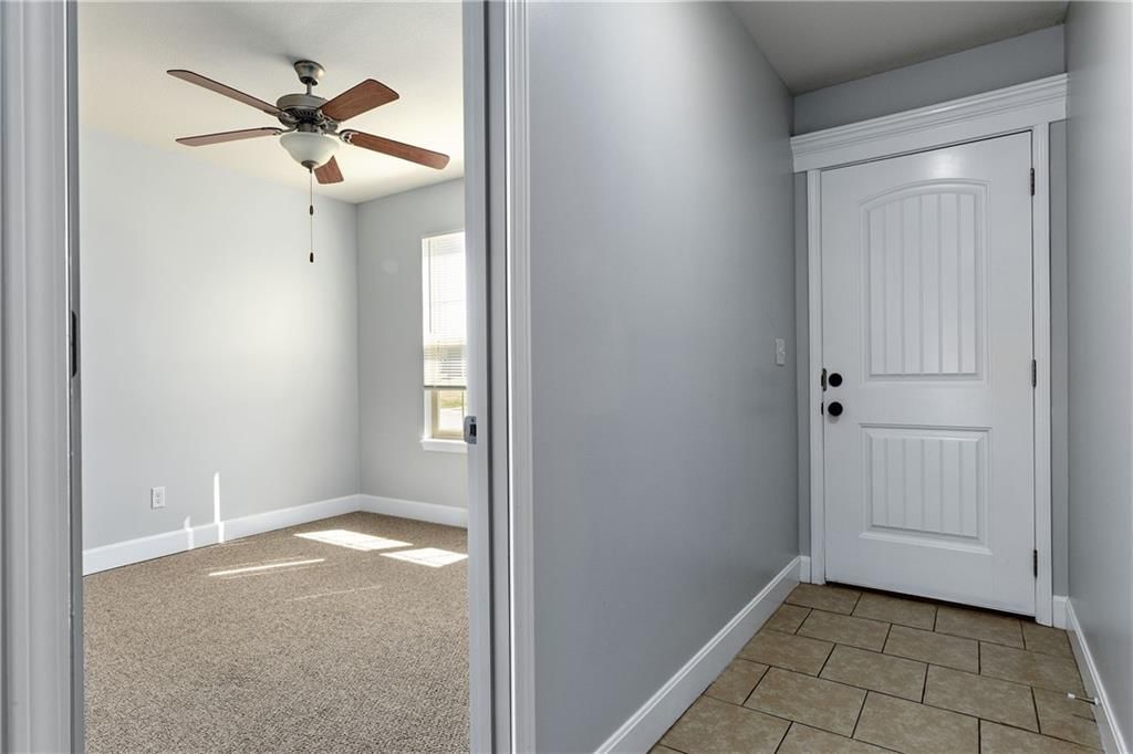 9320 N Robinhood Avenue — photo 3