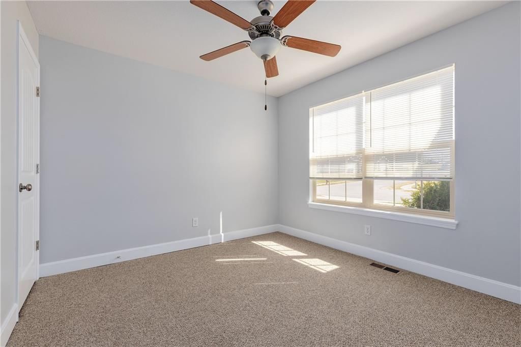 9320 N Robinhood Avenue — photo 4
