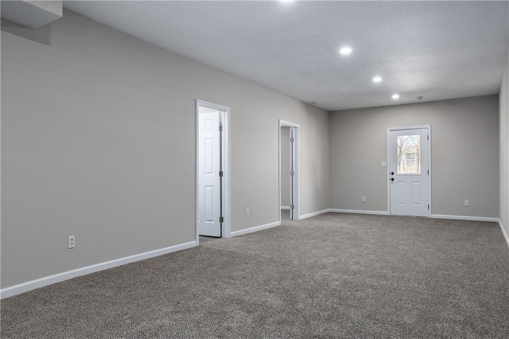 9320 N Robinhood Avenue — photo 22