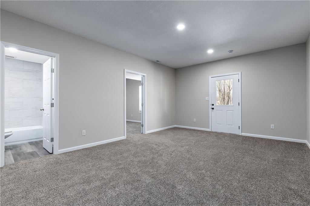 9320 N Robinhood Avenue — photo 23