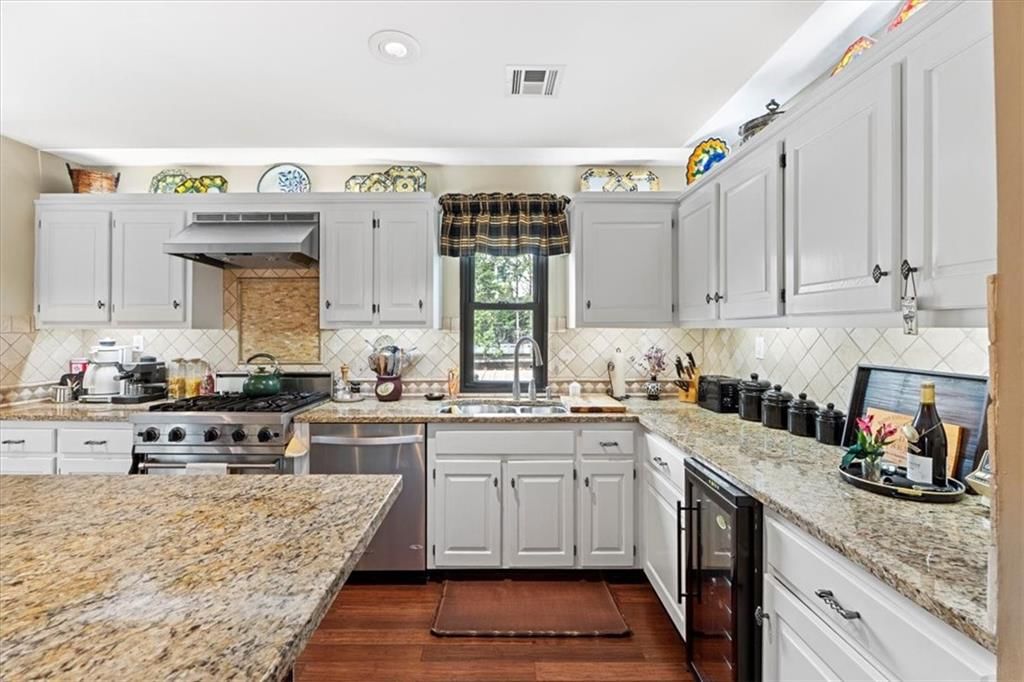 4551 Walnut Street — photo 15