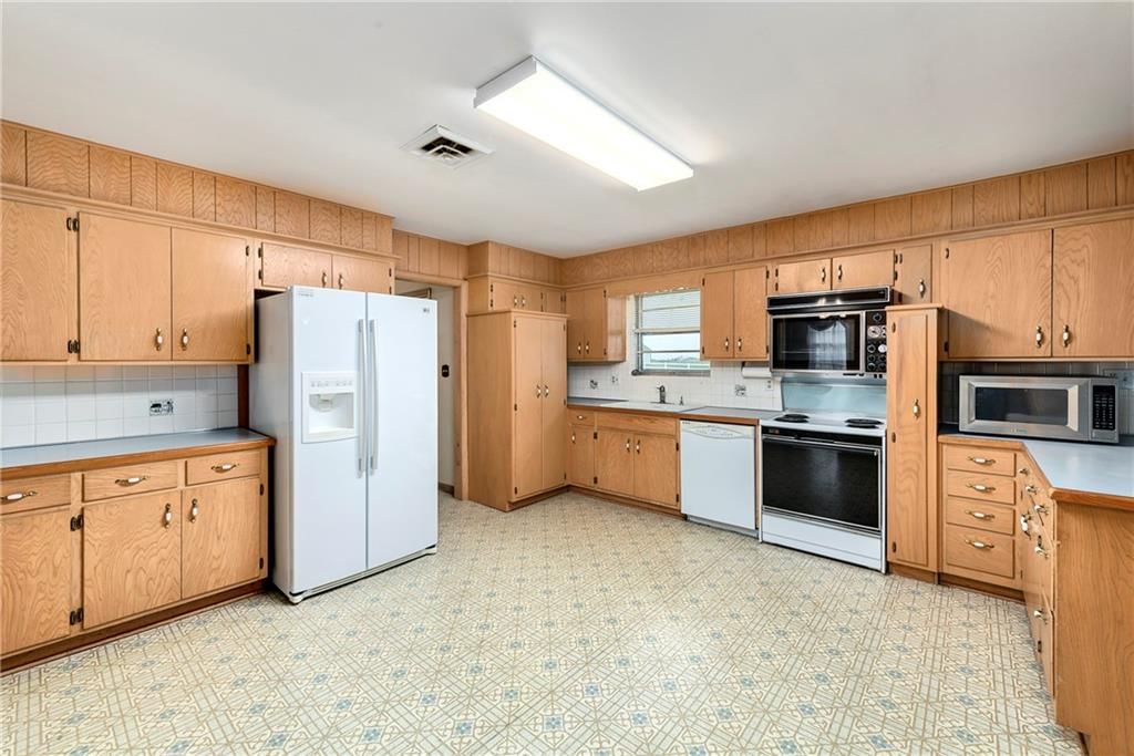 24800 Milton Thompson Road — photo 13