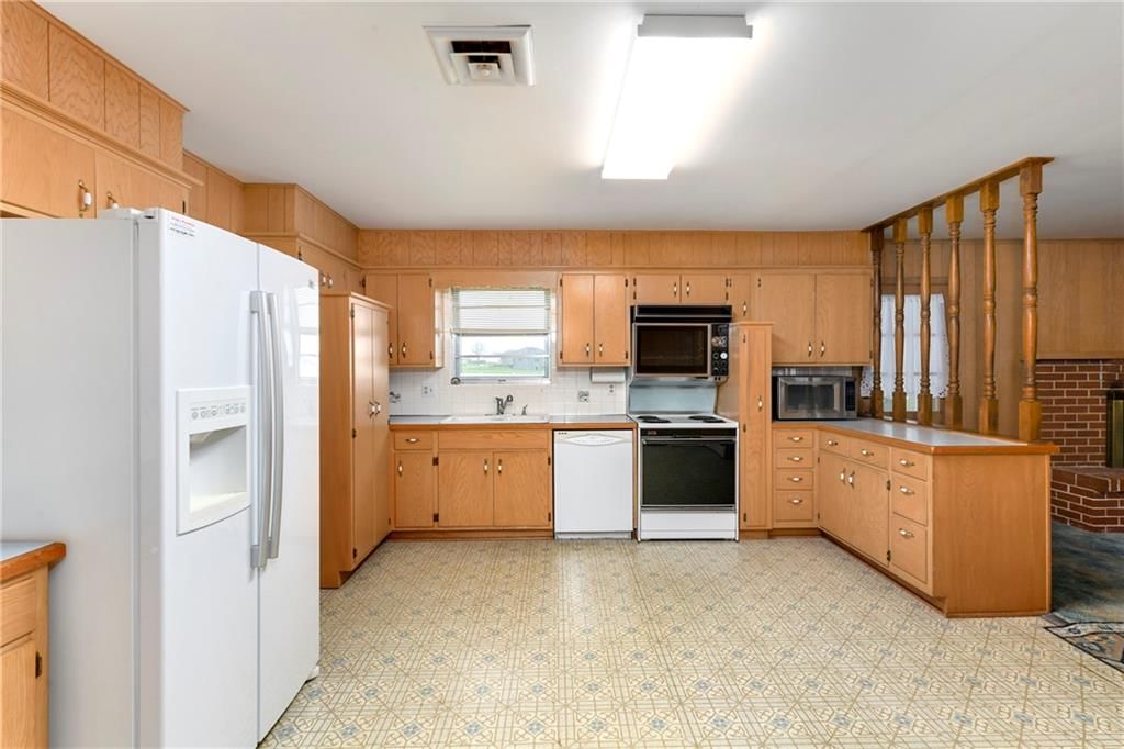24800 Milton Thompson Road — photo 14