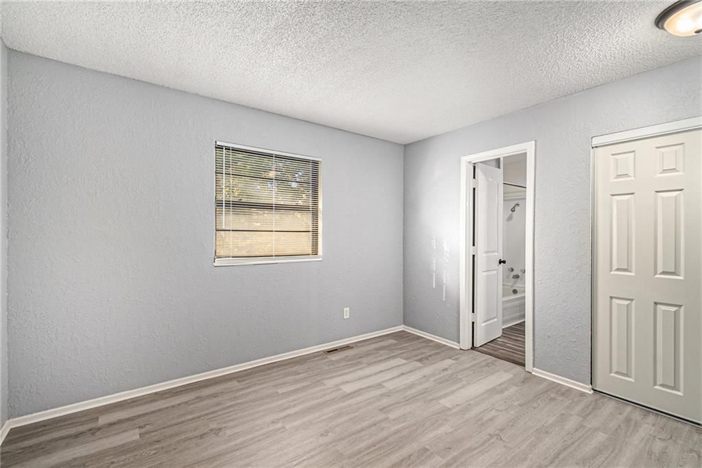 1601 NW Amesbury Road — photo 8