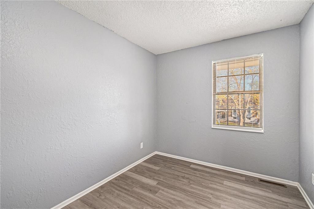 1601 NW Amesbury Road — photo 11