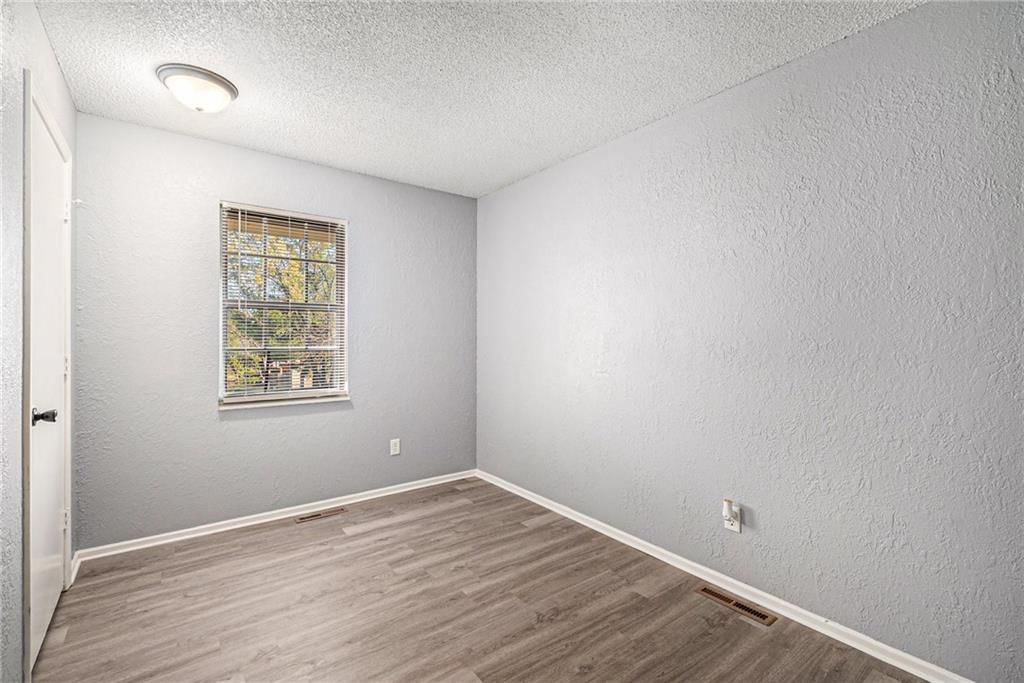 1601 NW Amesbury Road — photo 13