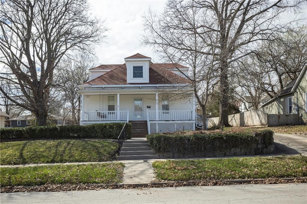 512 Grover Street — photo 1