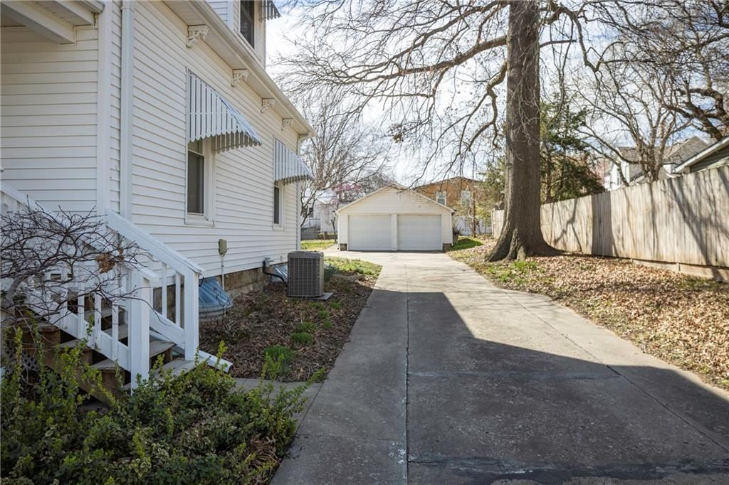 512 Grover Street — photo 7