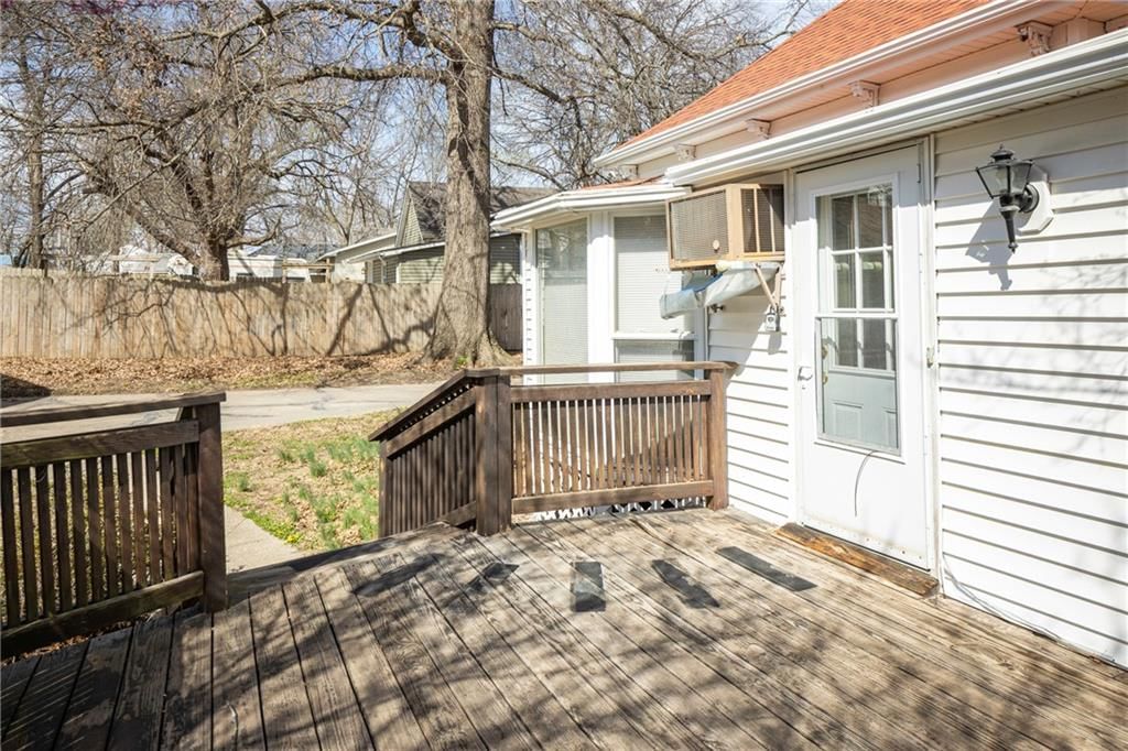 512 Grover Street — photo 38
