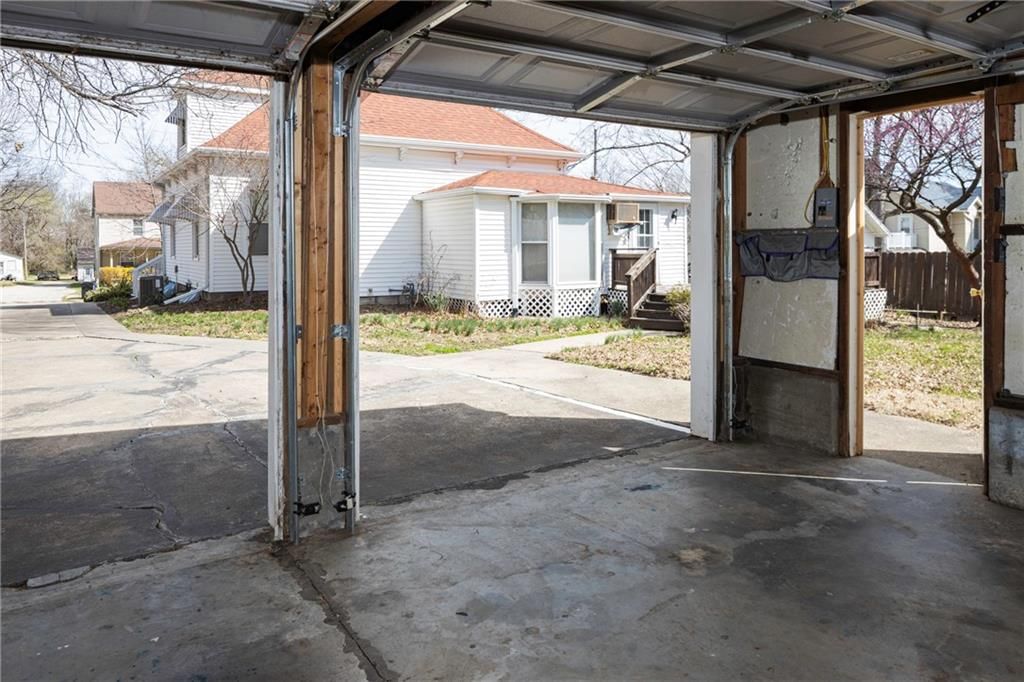 512 Grover Street — photo 42