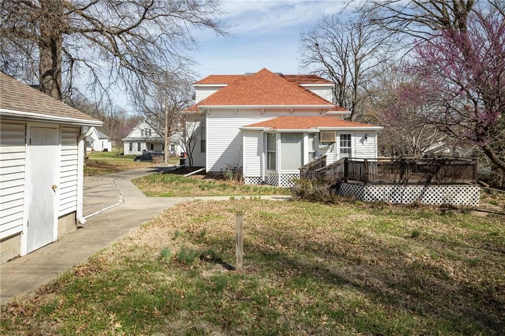 512 Grover Street — photo 43