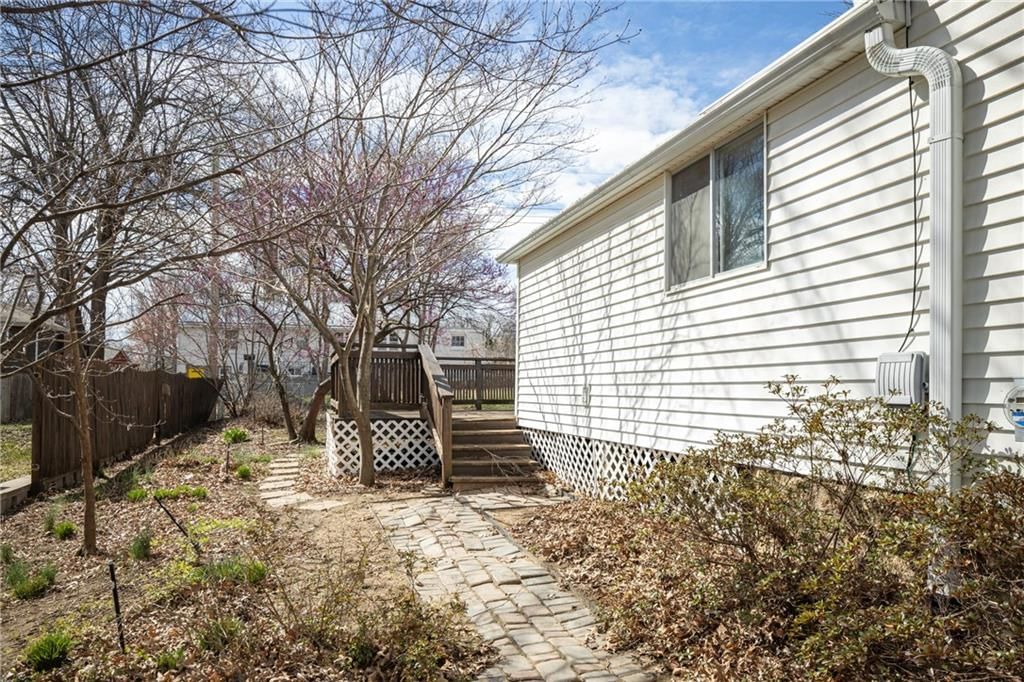 512 Grover Street — photo 46