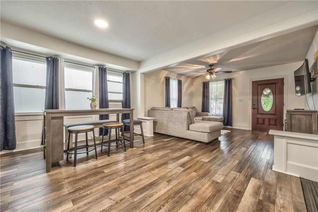 Photo 5 of 29 - 2937 N 27th Street