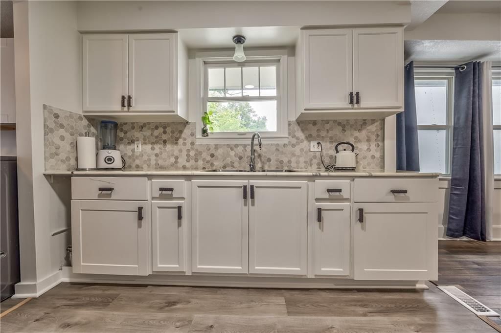 Photo 8 of 29 - 2937 N 27th Street
