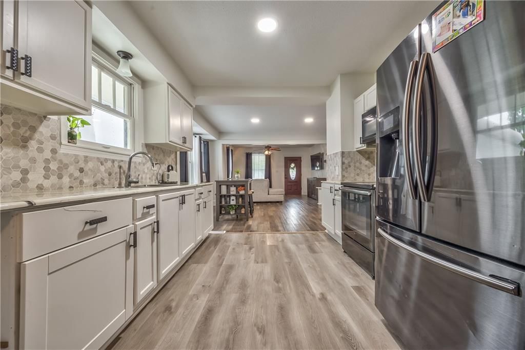 Photo 10 of 29 - 2937 N 27th Street