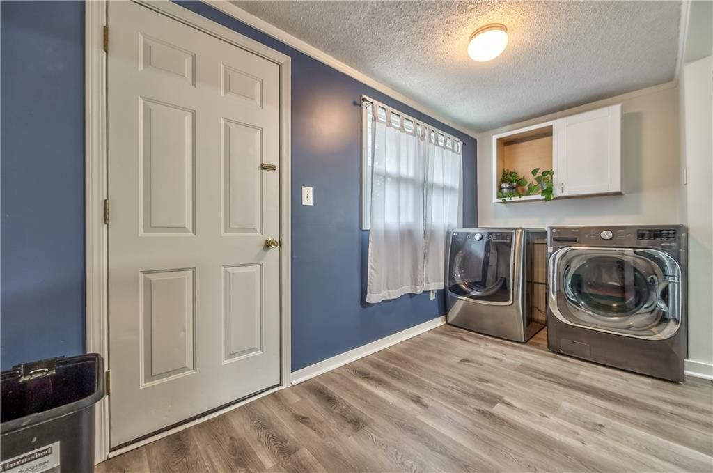 Photo 11 of 29 - 2937 N 27th Street