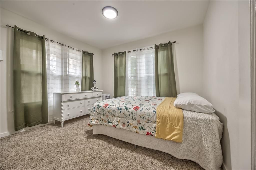 Photo 13 of 29 - 2937 N 27th Street