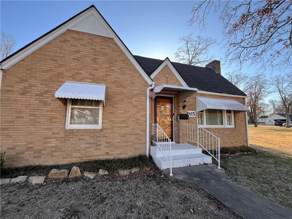 915 S National Street — photo 1