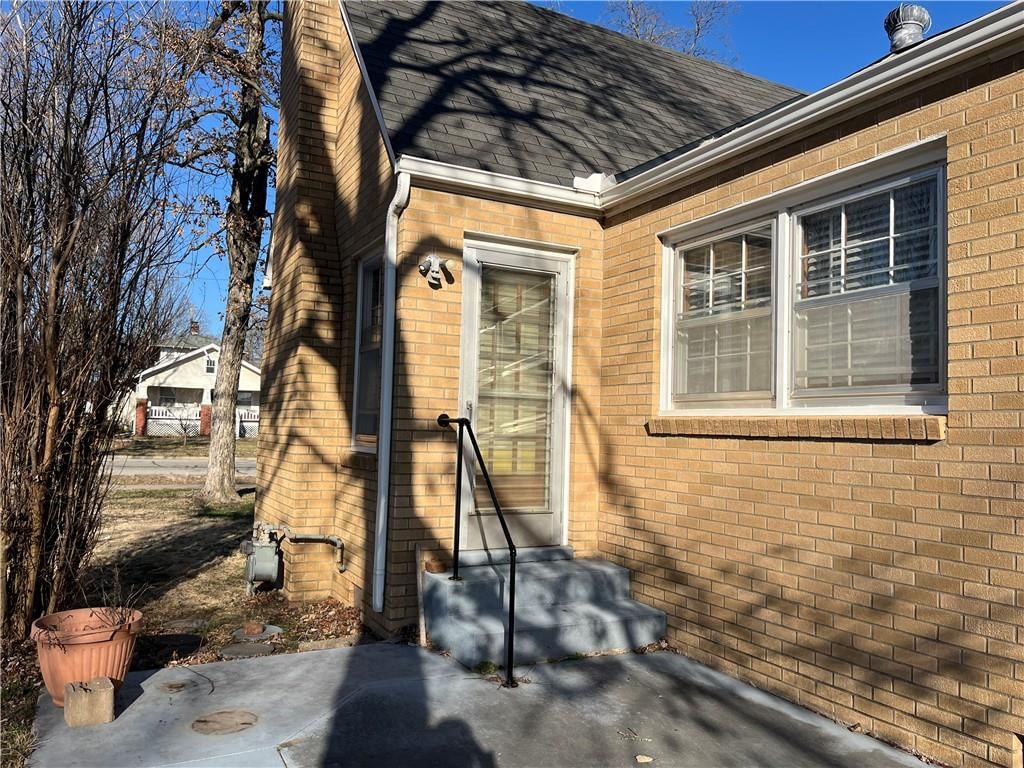 915 S National Street — photo 8